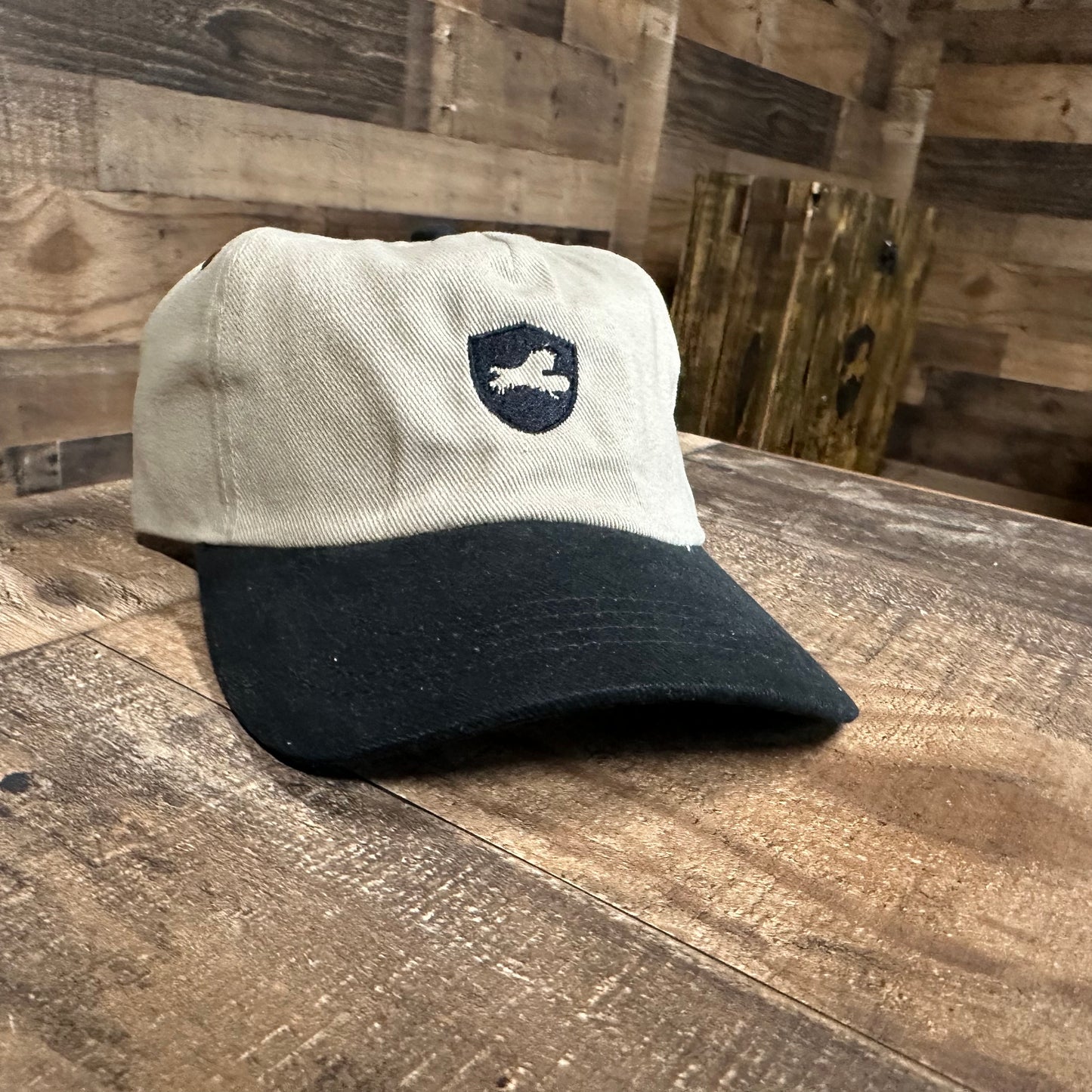 Five Panel Badge Hat - Black/Tan