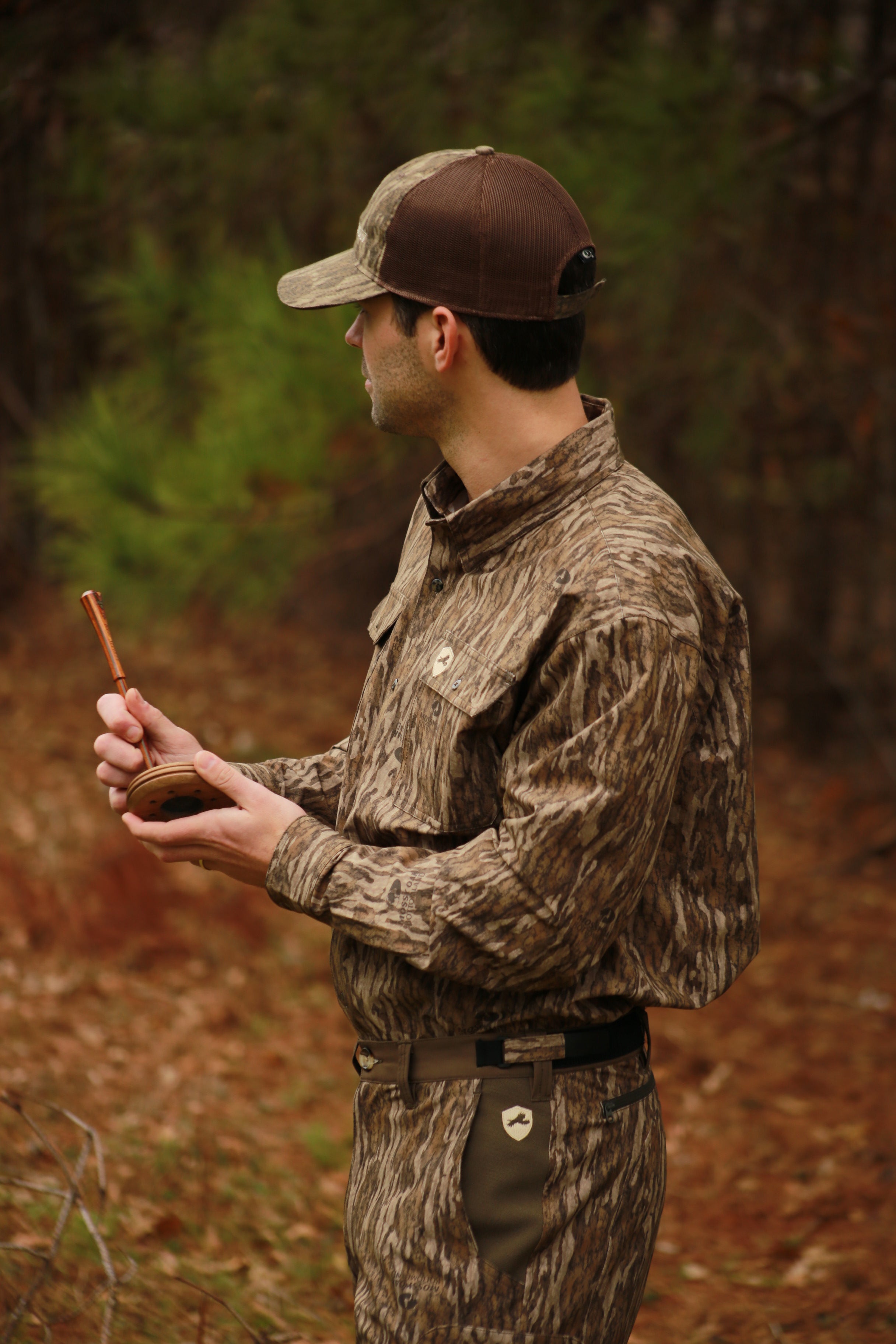 Lightweight Button Down Hunting Shirt - Mossy Oak New Bottomland